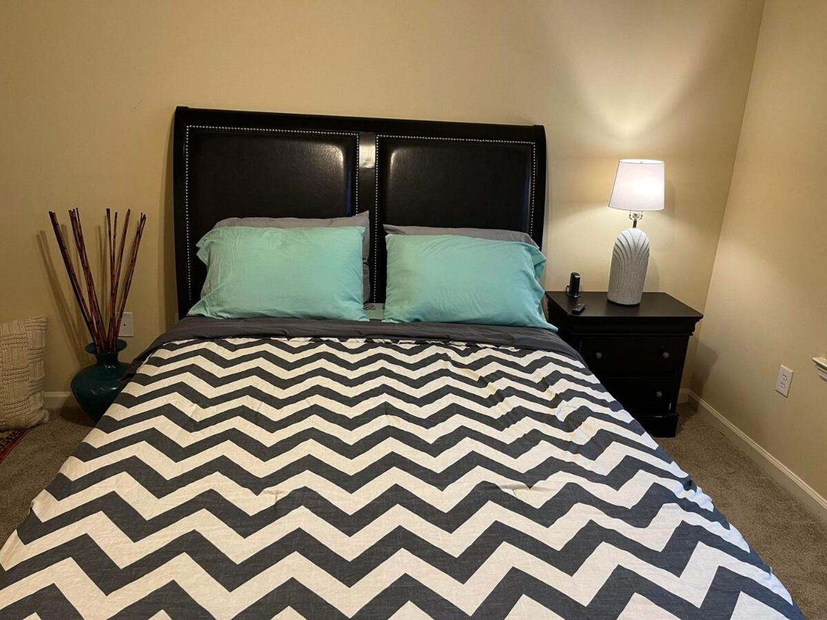 Two 2 Tango - Sleeps 4 "Romantic Get Away Or Business" Close To Everywhere You Want To Be! Instant Booking Available Apartment Charlotte Exterior photo